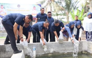 Tauwwa Lapas Bulukumba Bersama Kakanwil Ditjenpas Sulsel Tebar ki 2.000 Benih Ikan Nila