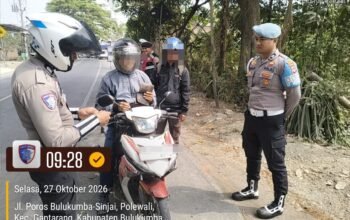 Tauwwa Anggota Satlantas Polres Bulukumba Gencar Lakukan Sosialisasi di Hari Ketiga Operasi Patuh Pallawa 2026