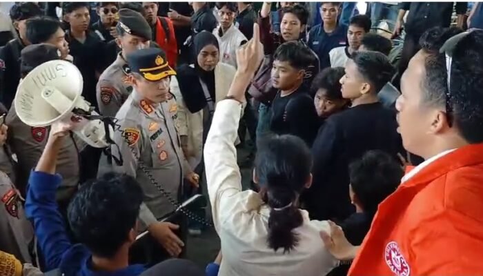 Kabid Humas Polda Sulbar: Polri Kawal ki Penyampaian Aspirasi di DPRD Provinsi, Kedepankan Pendekatan Humanis dan Dialog
