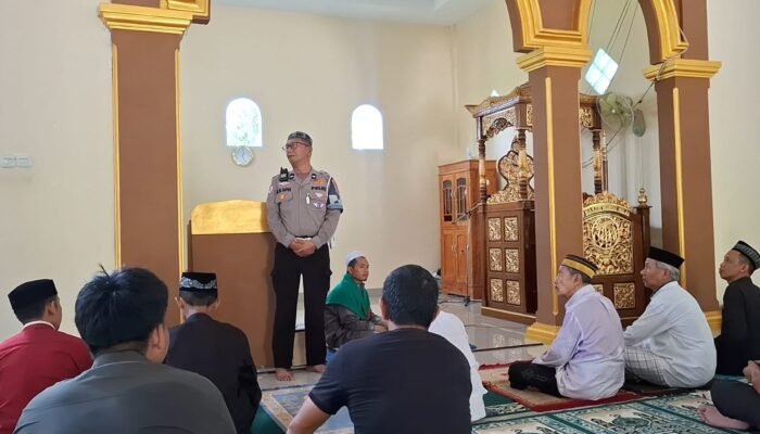 Jumat Keliling, Polantas Polda Sulbar Hadir ki di Masjid Nurul Hilal Sosialisasi Keselamatan dan Eratkan Silaturahmi