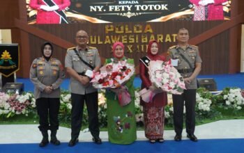 Serah Terima ki Ibu Asuh Polwan Polda Sulbar, Dari Kehangatan yang Berlalu ke Semangat yang Baru