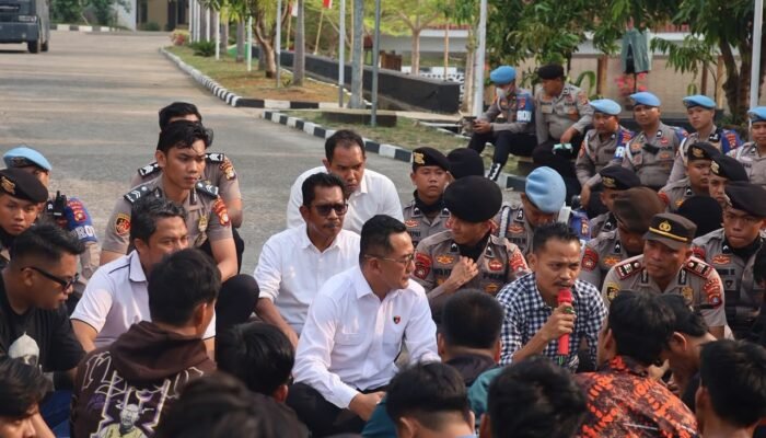 Duduk Bersama Mahasiswa, Dirkrimum Polda Sulbar Jawab ki Tuntutan dengan Dialog Terbuka