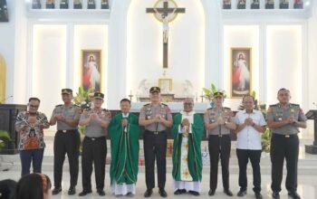 Titip ki Doa, Dengarkan Harapan: Kehangatan Minggu Kasih Kapolda Sulbar di Gereja Santa Maria