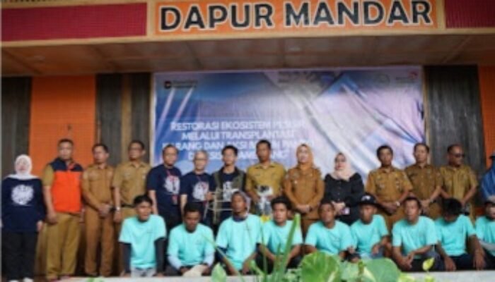 “Sibaliparriq”, Telkom Indonesia Dukung Penuh Transplantasi Karang dan Bersih Pantai di Pesisir Majene
